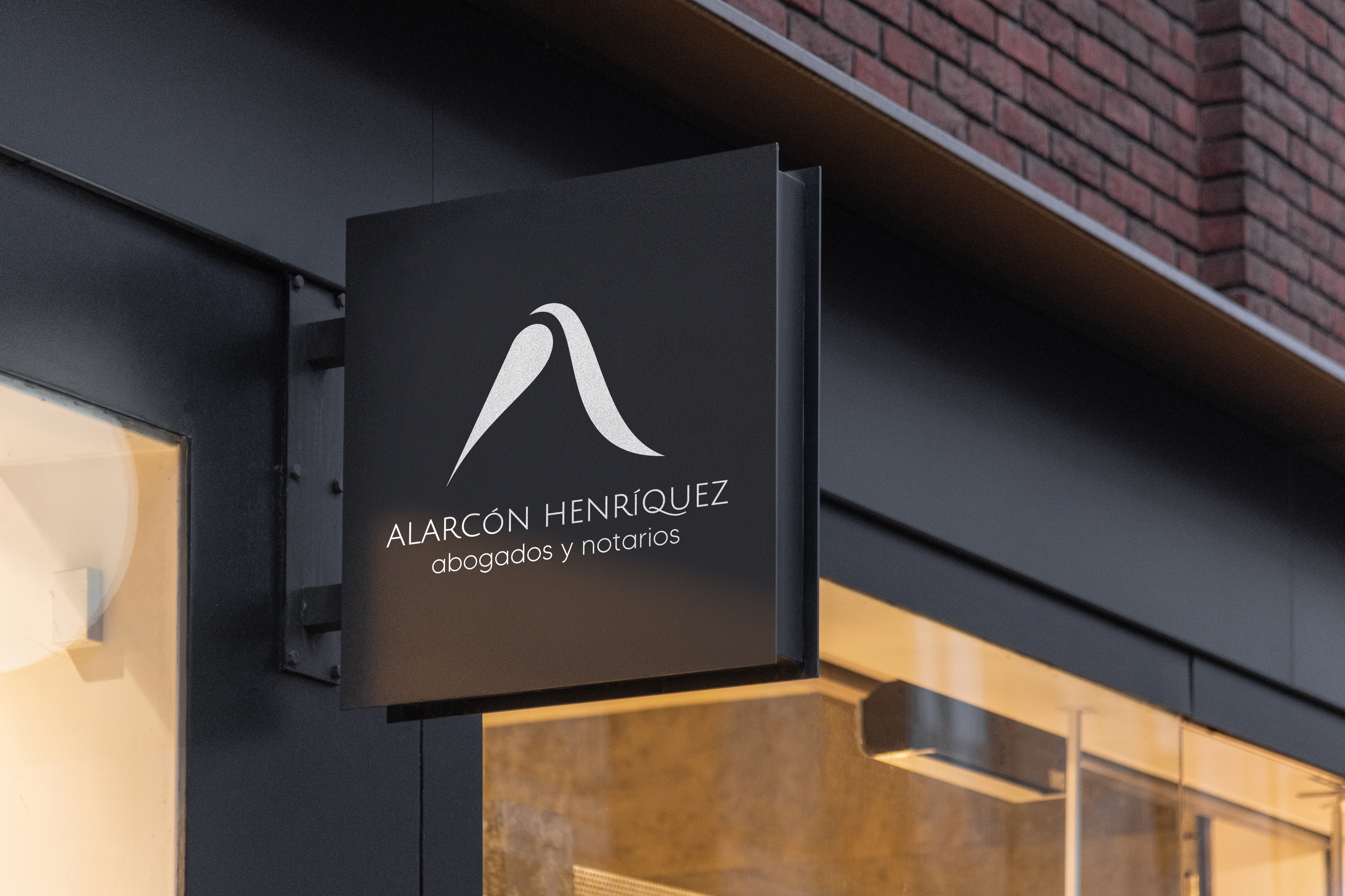 Identidad corporativa y presencia de marca para Alarcón Henríquez